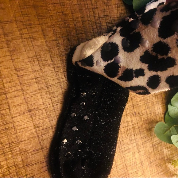 Kate spade leopard fuzzy sock set - Picture 2 of 3